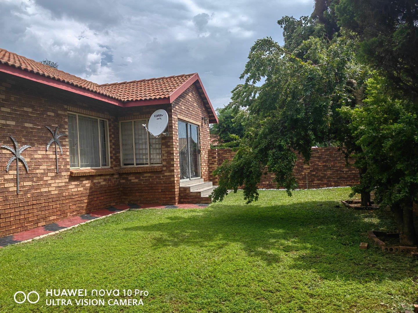 3 Bedroom House for sale in Thatchfield Cresent 4056 Moonflower