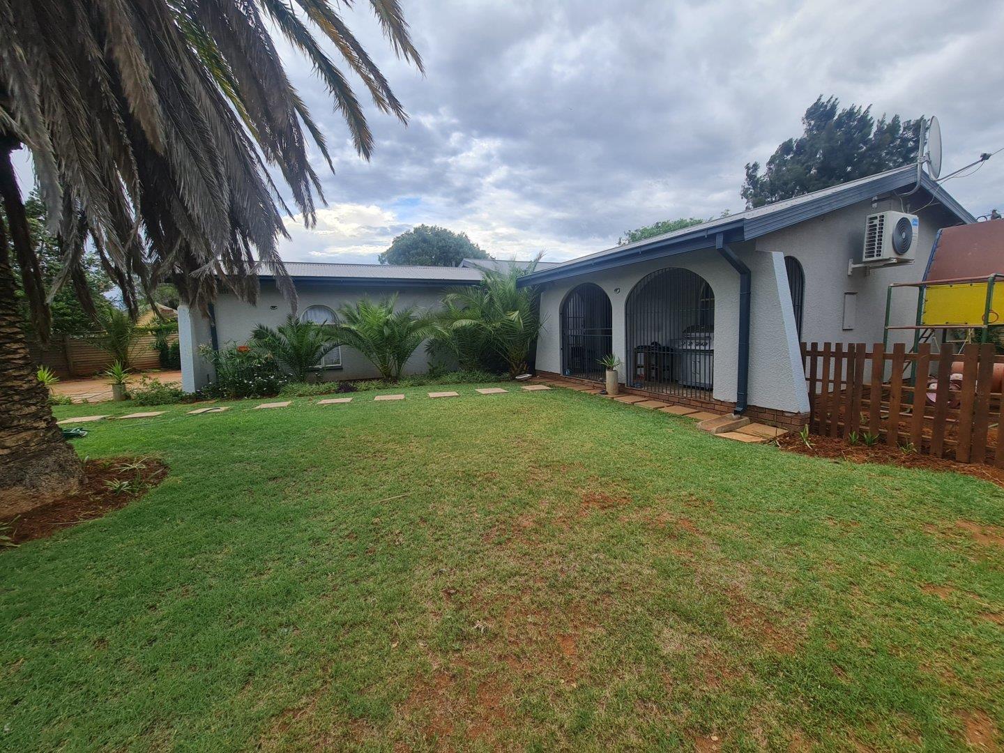 3 Bedroom House for sale in Carters Glen P24113911980