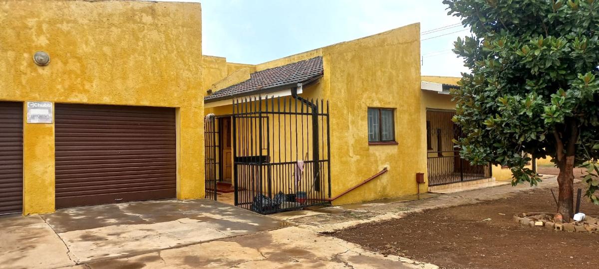 3 Bedroom House for sale in Meyerton Park 18 Tinktinkie Street P24
