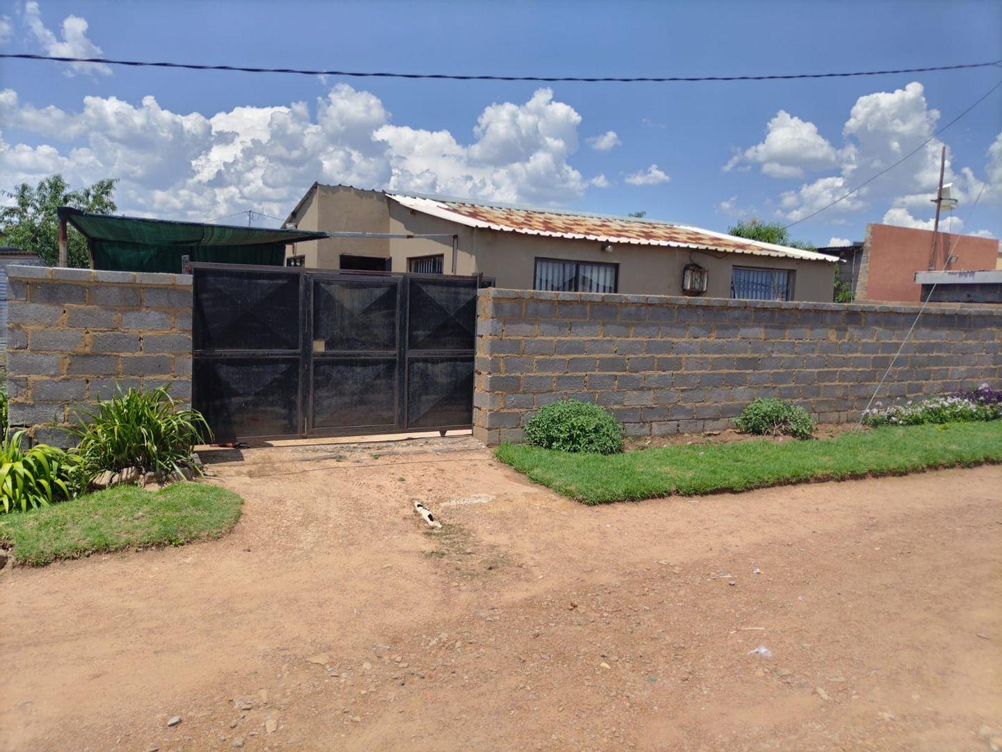 2 Bedroom House for sale in Orange Farm P24113912525