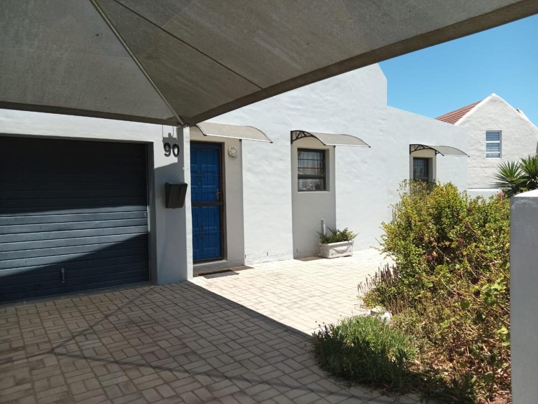 3 Bedroom House for sale in Port Owen 90 Elizabeth Drive P24113305038