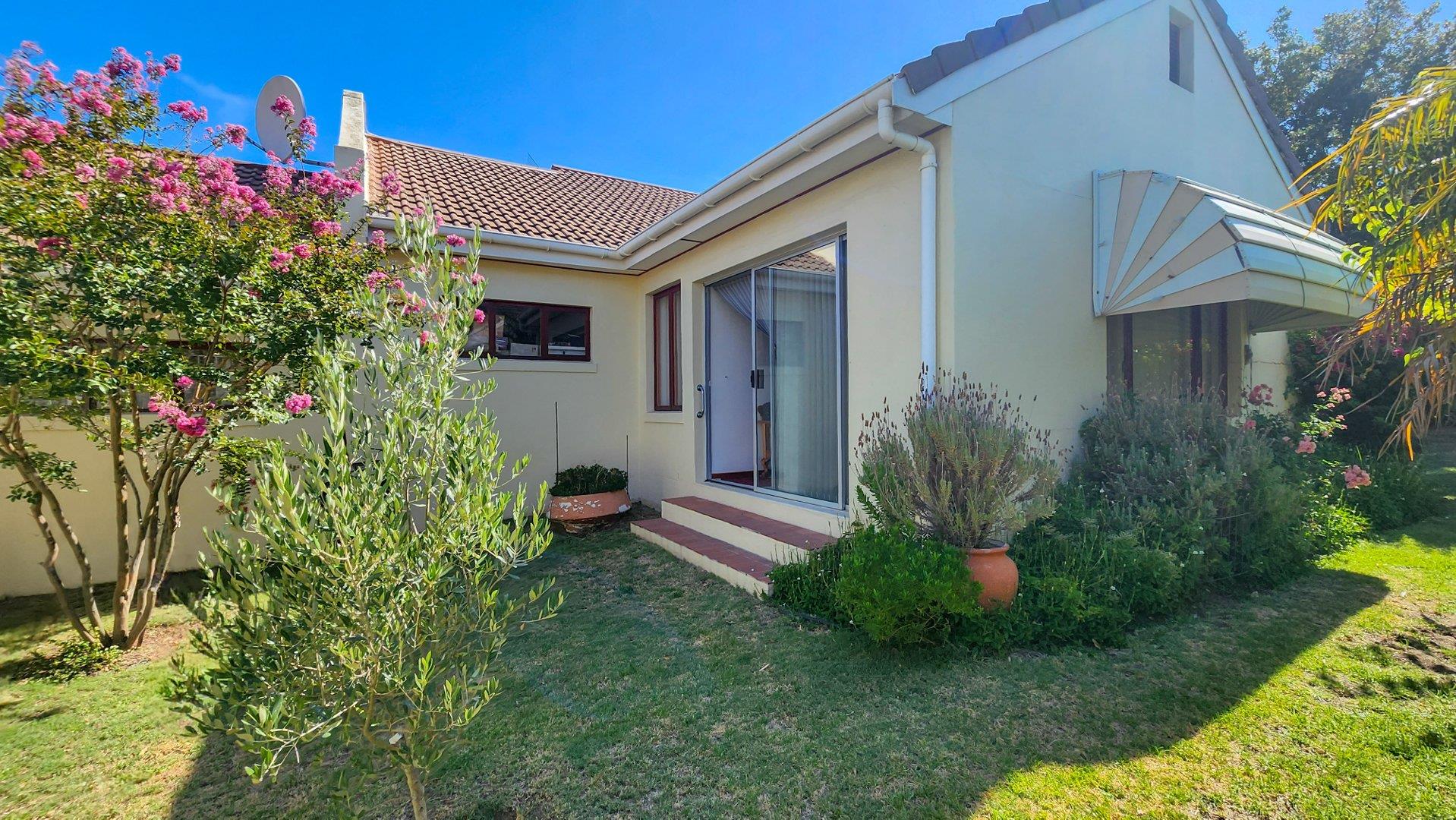 3 Bedroom House for sale in Paarl South 6 8th Avenue, De Oude Renbaan
