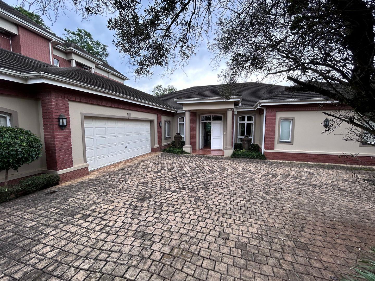 3 Bedroom House for sale in Athlone P24113913677