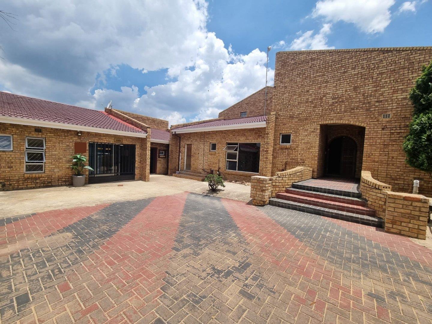 39 Bedroom House for sale in Bedworth Park P24113674108