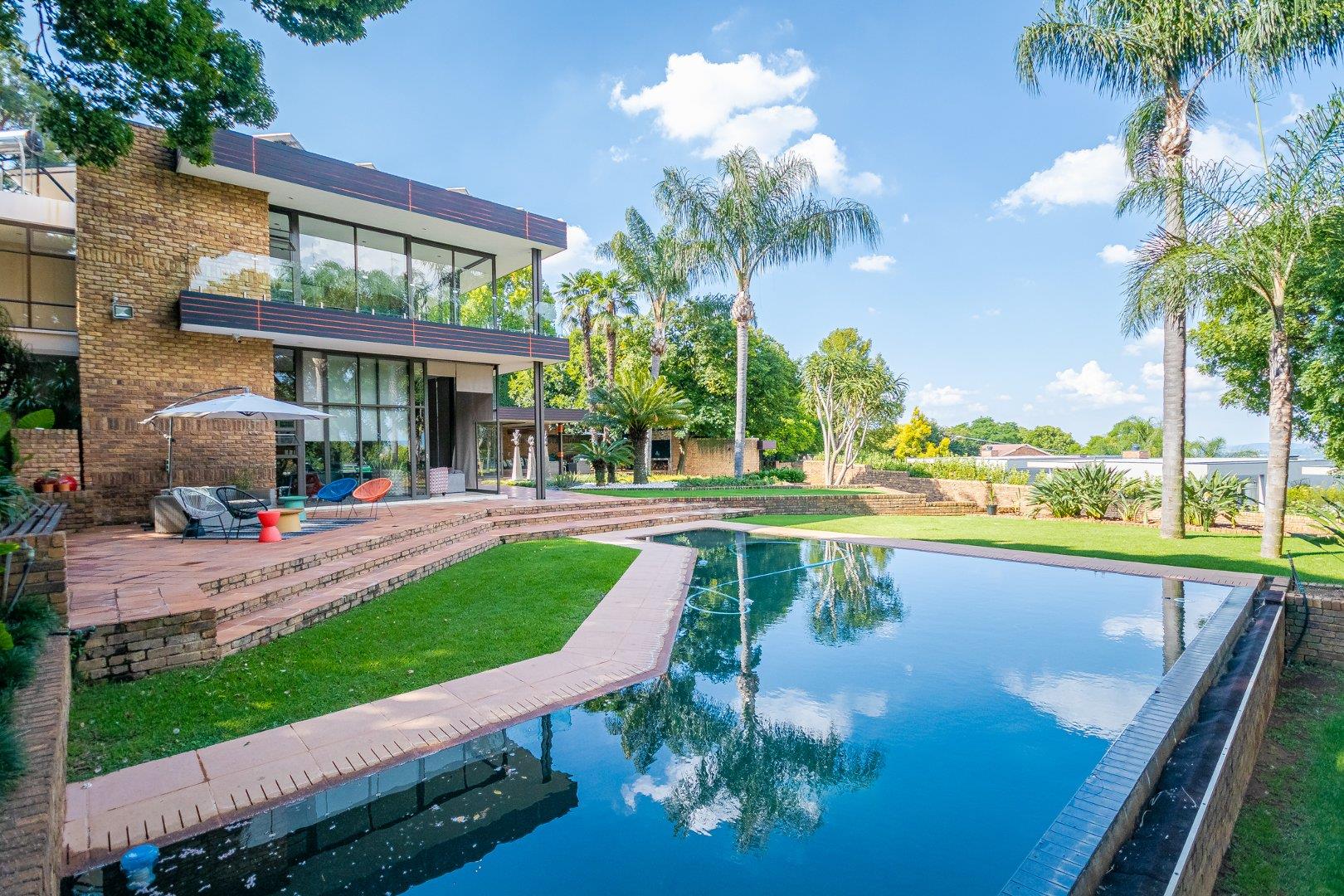 4 Bedroom House for sale in Waterkloof Park P24113914155