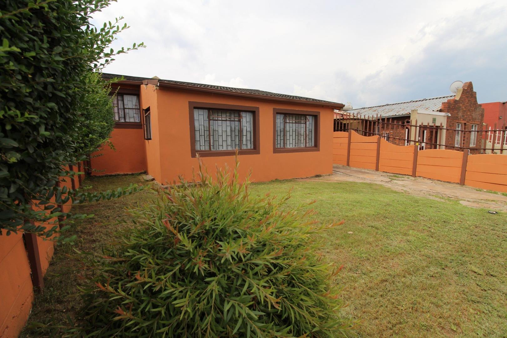 2 Bedroom House for sale in Riverlea P24113914421