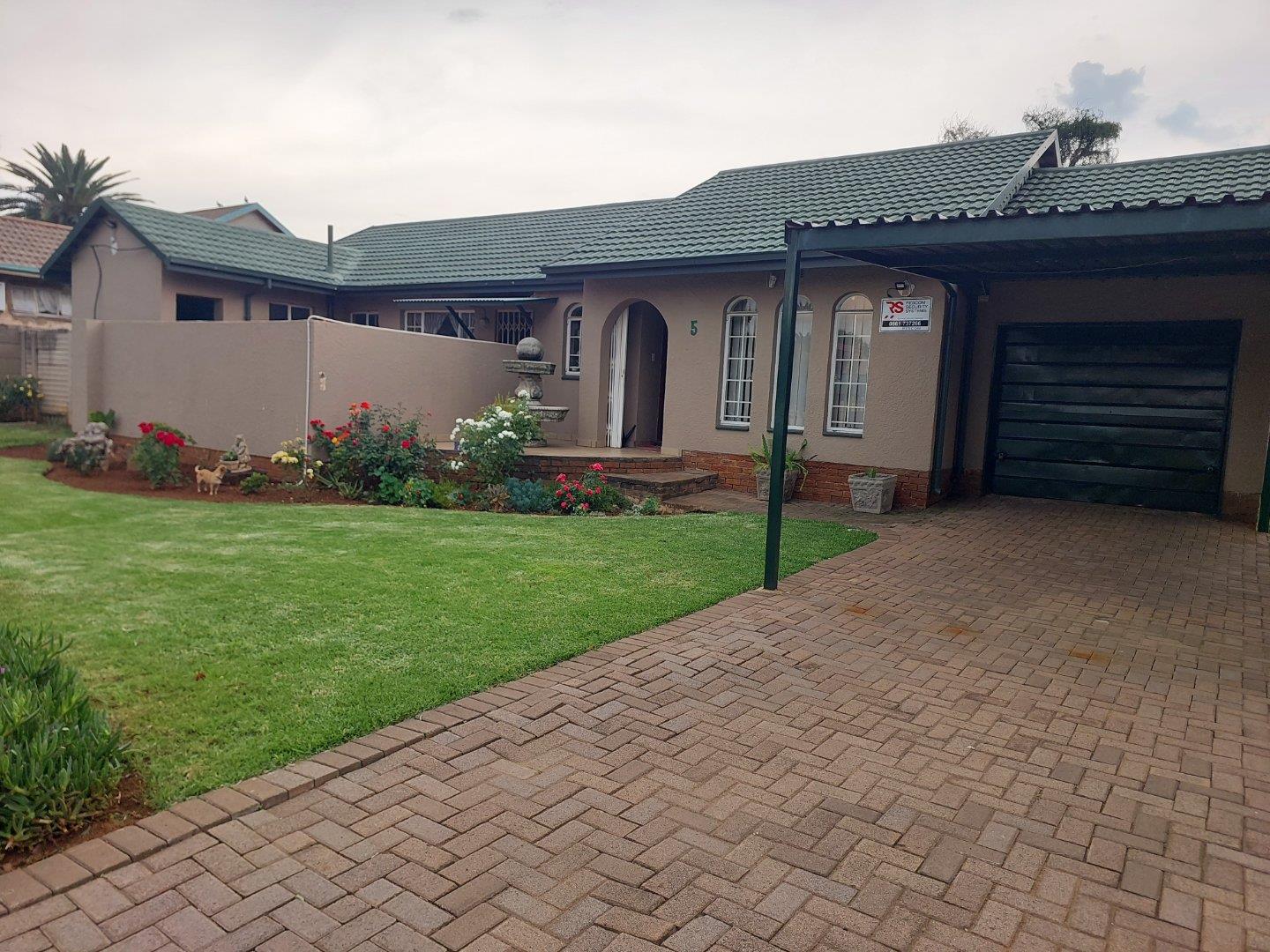 3 Bedroom House for sale in Vanderbijlpark SE 6 P24113915132