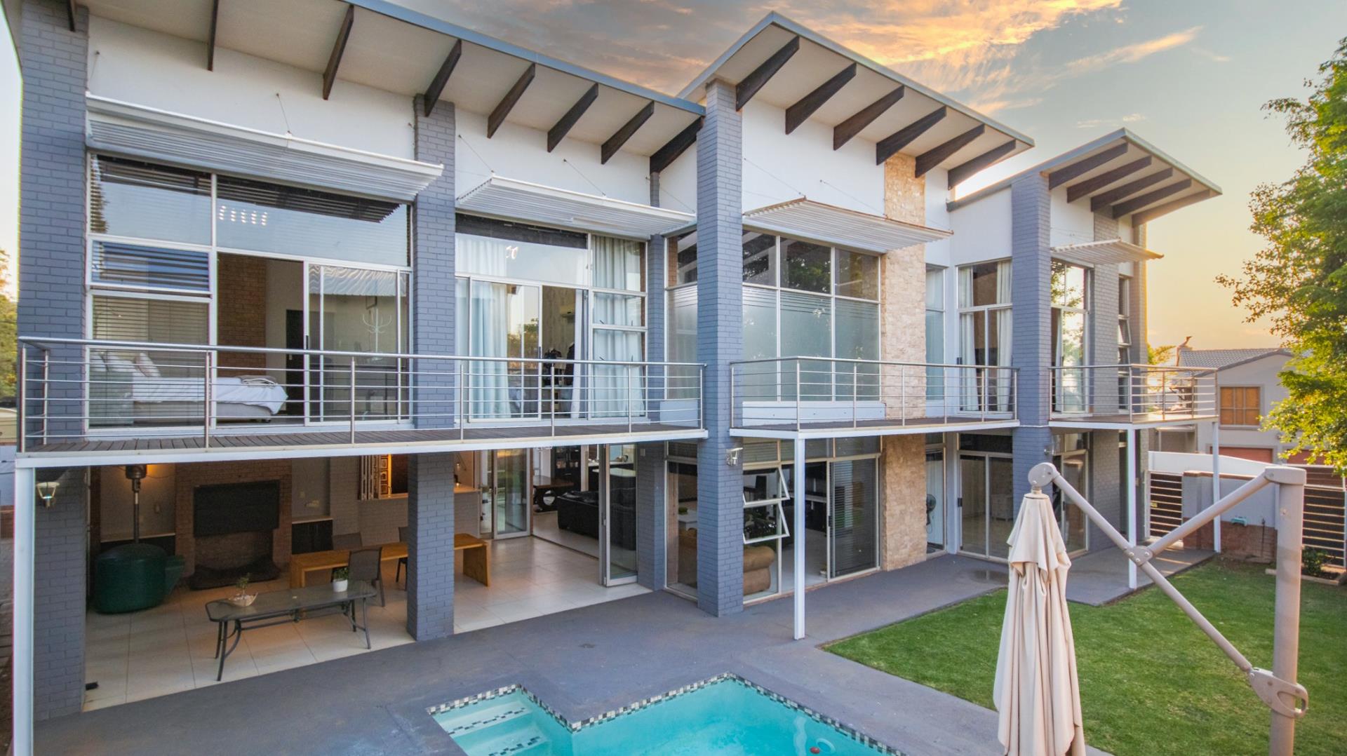 4 Bedroom House for sale in Olympus Country Estate P24113885621