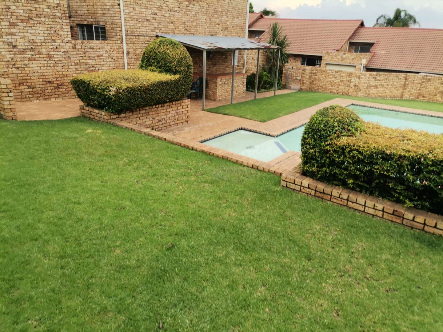 3 Bedroom Townhouse for sale in Sundowner P24113916294