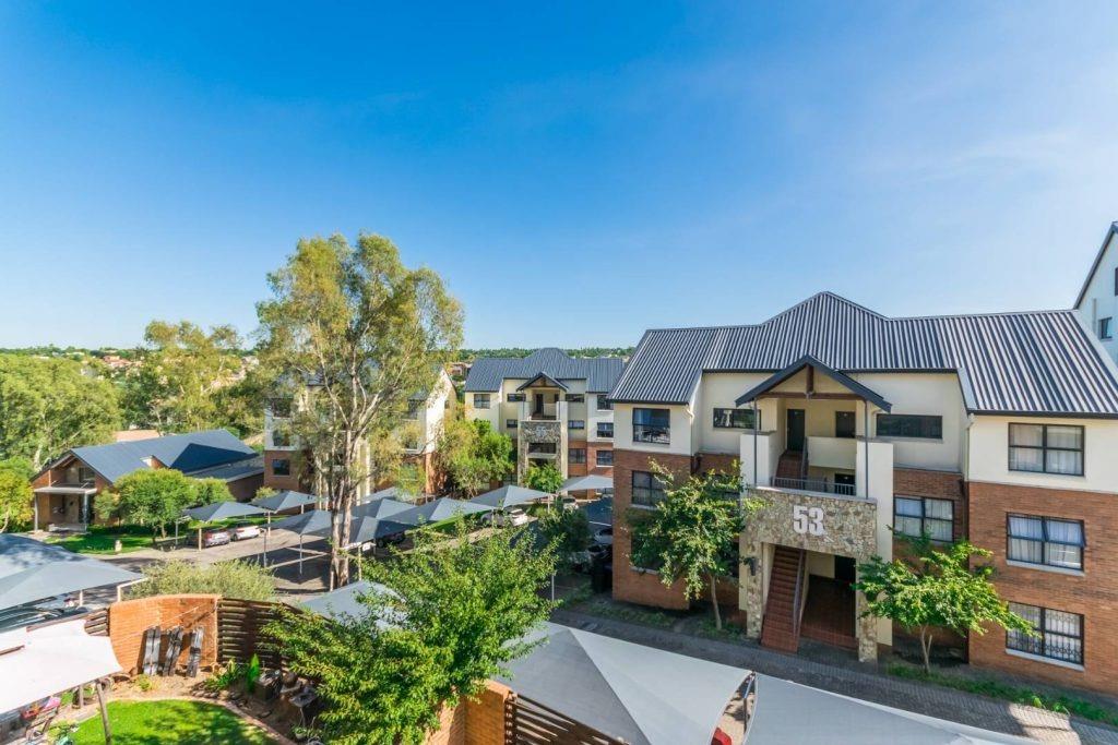 2 Bedroom Apartment / flat for sale in Kyalami Hills P24113916365