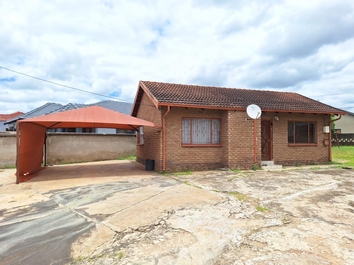 2 Bedroom House for sale in Nkowankowa P24113917120