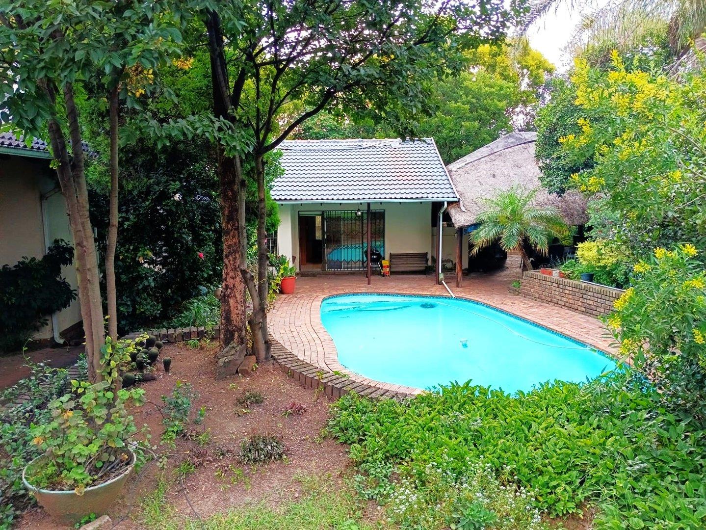 3 Bedroom House for sale in Buccleuch P24113917419