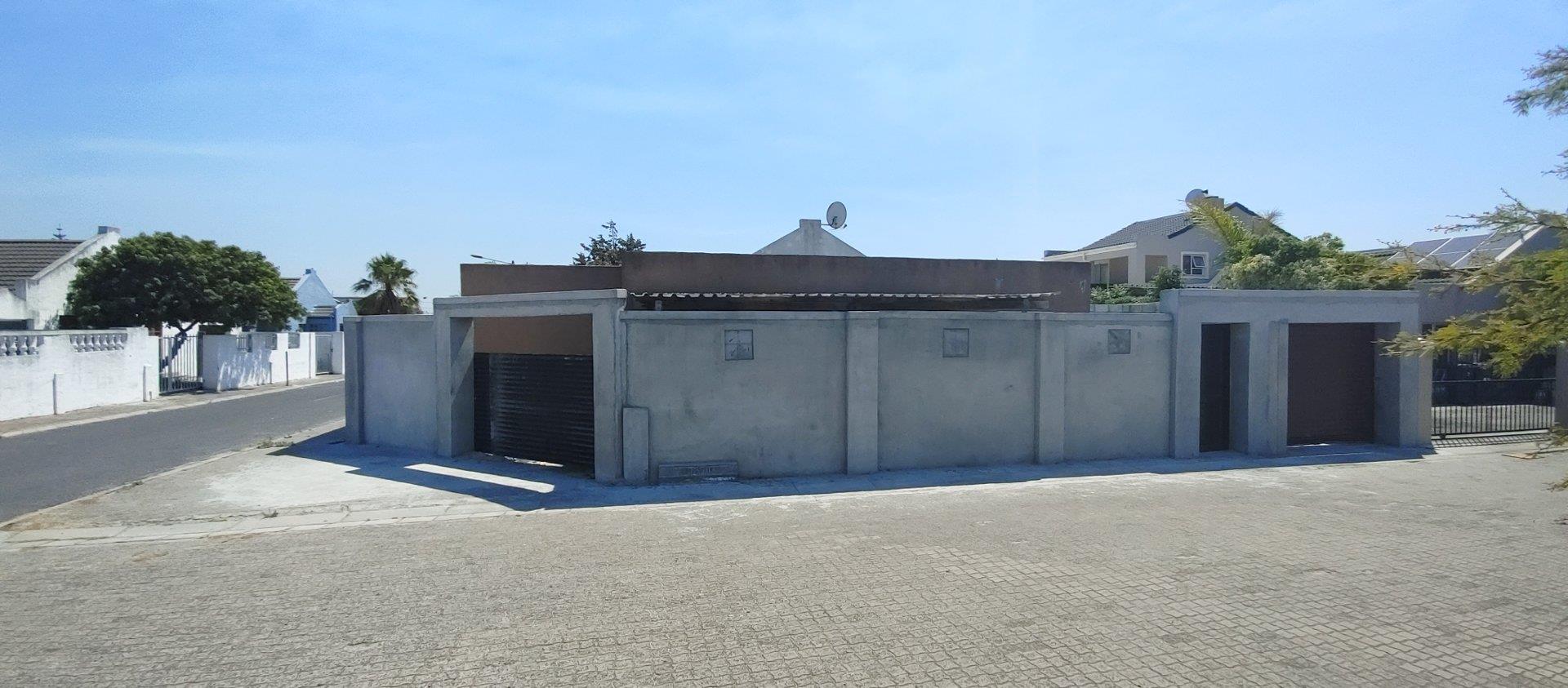 Malibu Village Property Apartments / flats to rent in Malibu Village