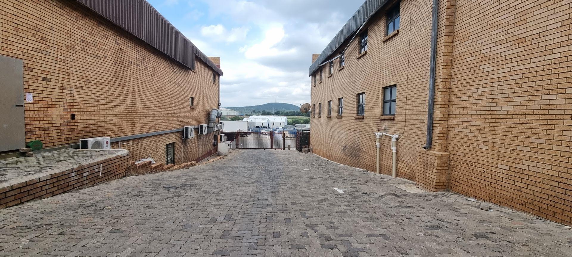 Industrial property to rent in Sunderland Ridge P24113919477