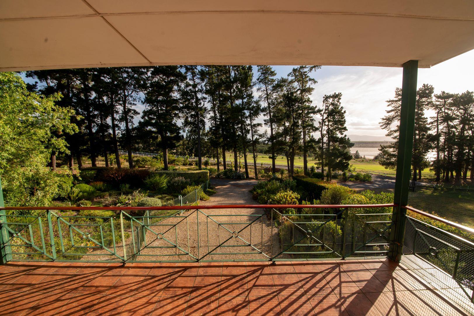 3 Bedroom House for sale in Theewaterskloof Country Estate P24113919516