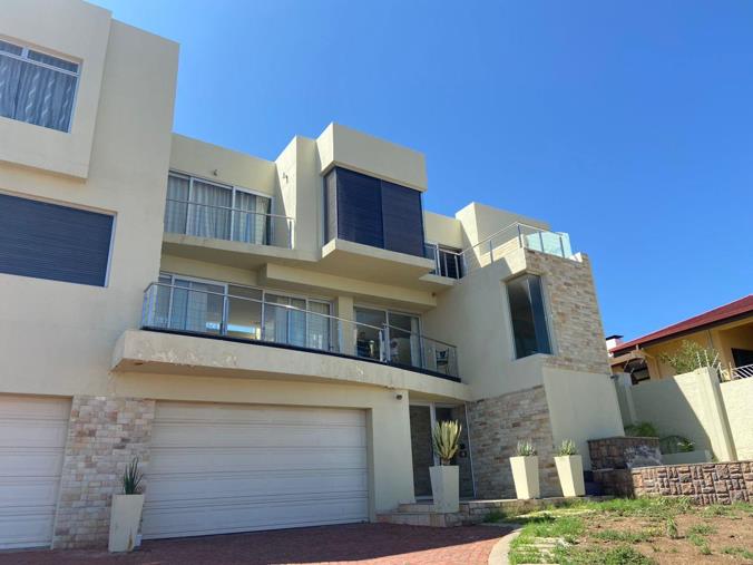 8 Bedroom House for Sale in Ludwigsdorf