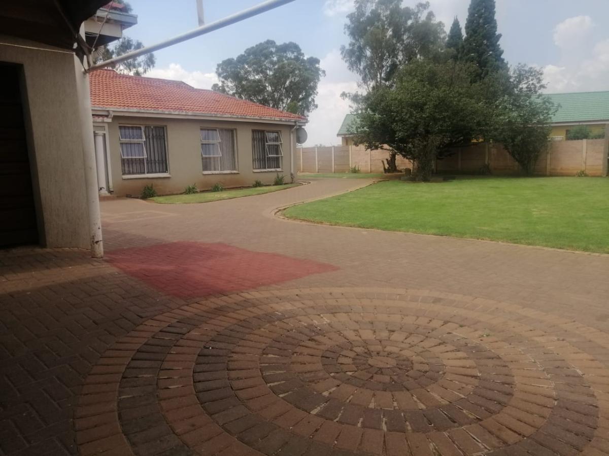 4 Bedroom House for sale in Unitas Park P24113920689