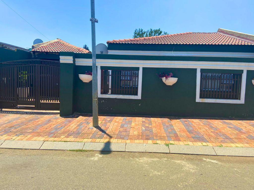 Pimville Zone 3 Property Property and houses for sale in Pimville Zone 3