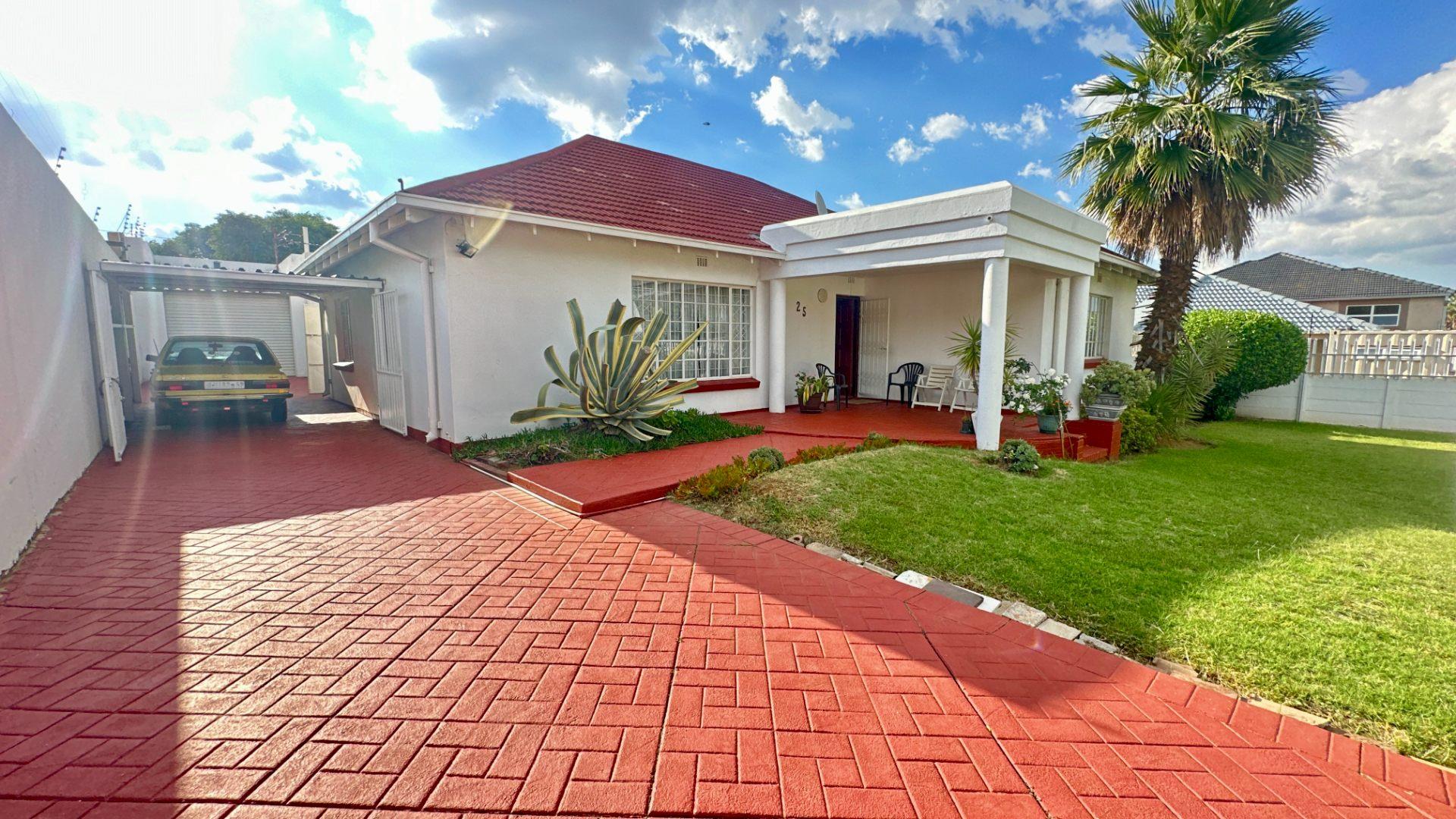 3 Bedroom House for sale in Robertsham 25 Irma Street P24113921770