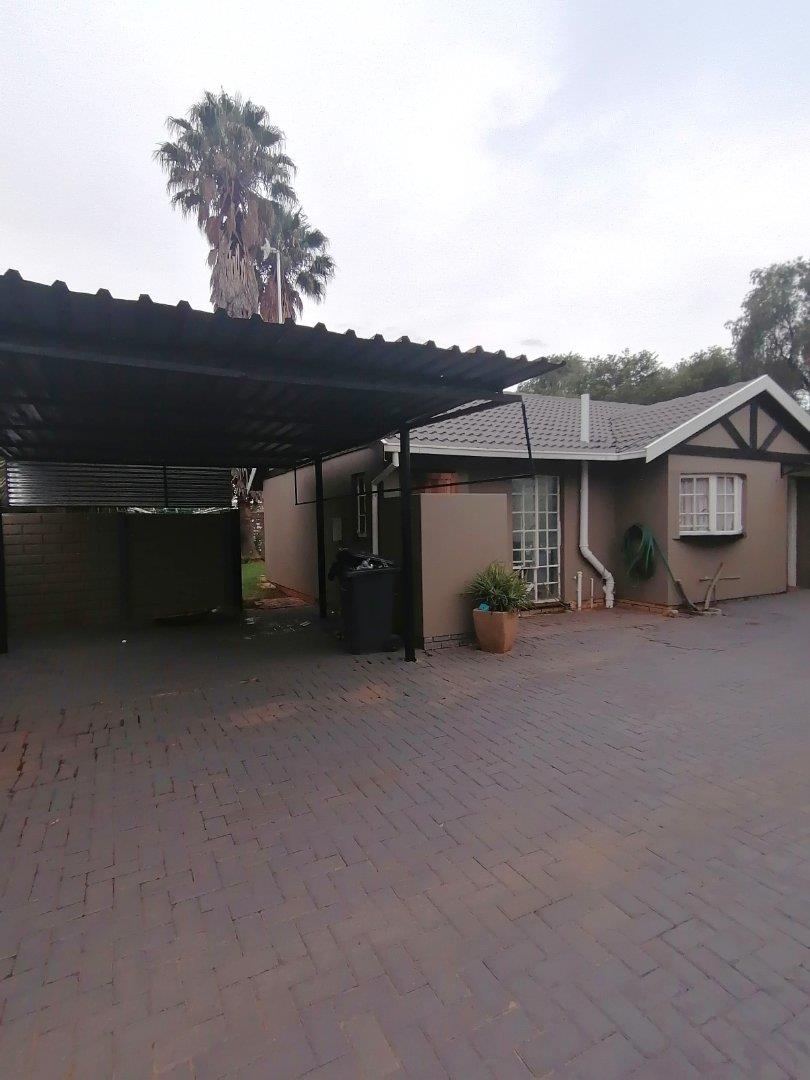 3 Bedroom House for sale in Huntingdon P24113922054