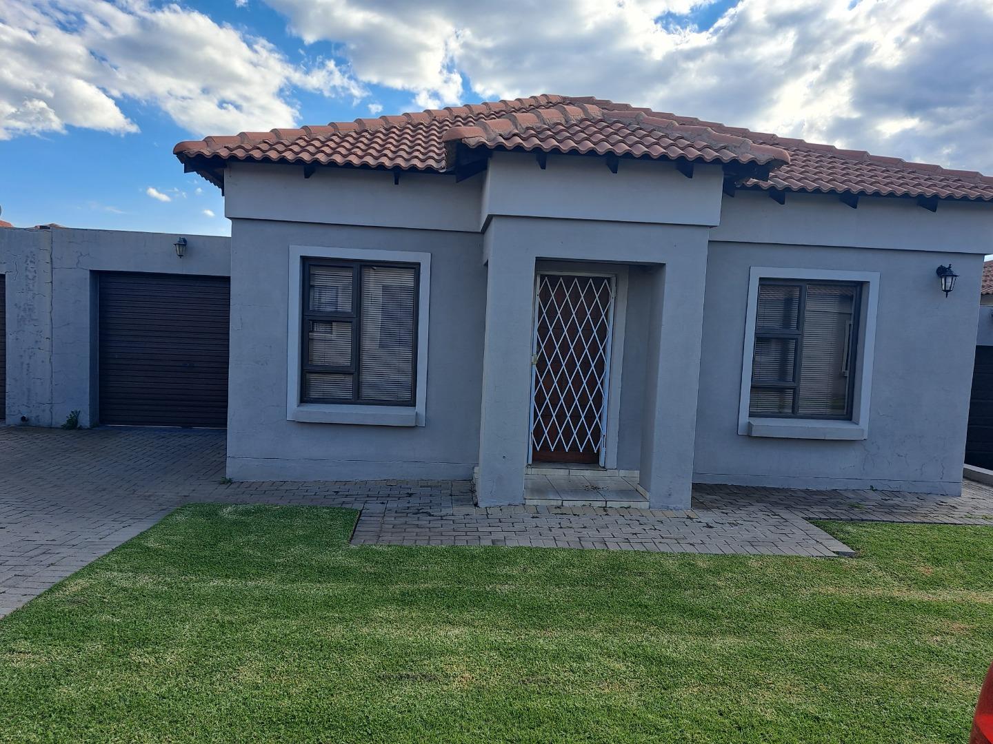 2 Bedroom Townhouse for sale in Terra Nova P24113922557