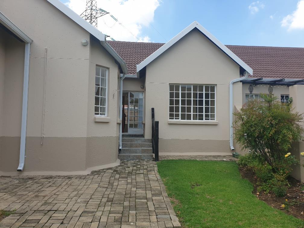 4 Bedroom Townhouse for sale in Eden Glen P24113923668