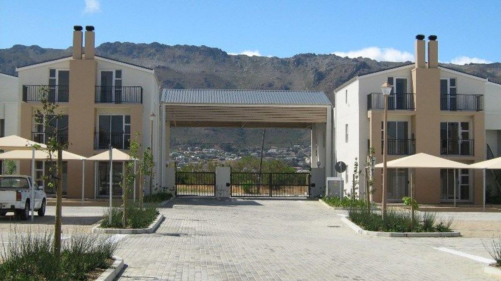 Gordons Bay Central Property Apartments / flats to rent in Gordons