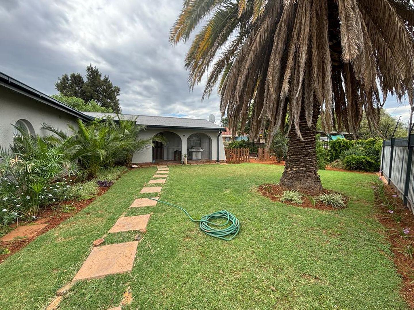 4 Bedroom House for sale in Carters Glen P24113924730