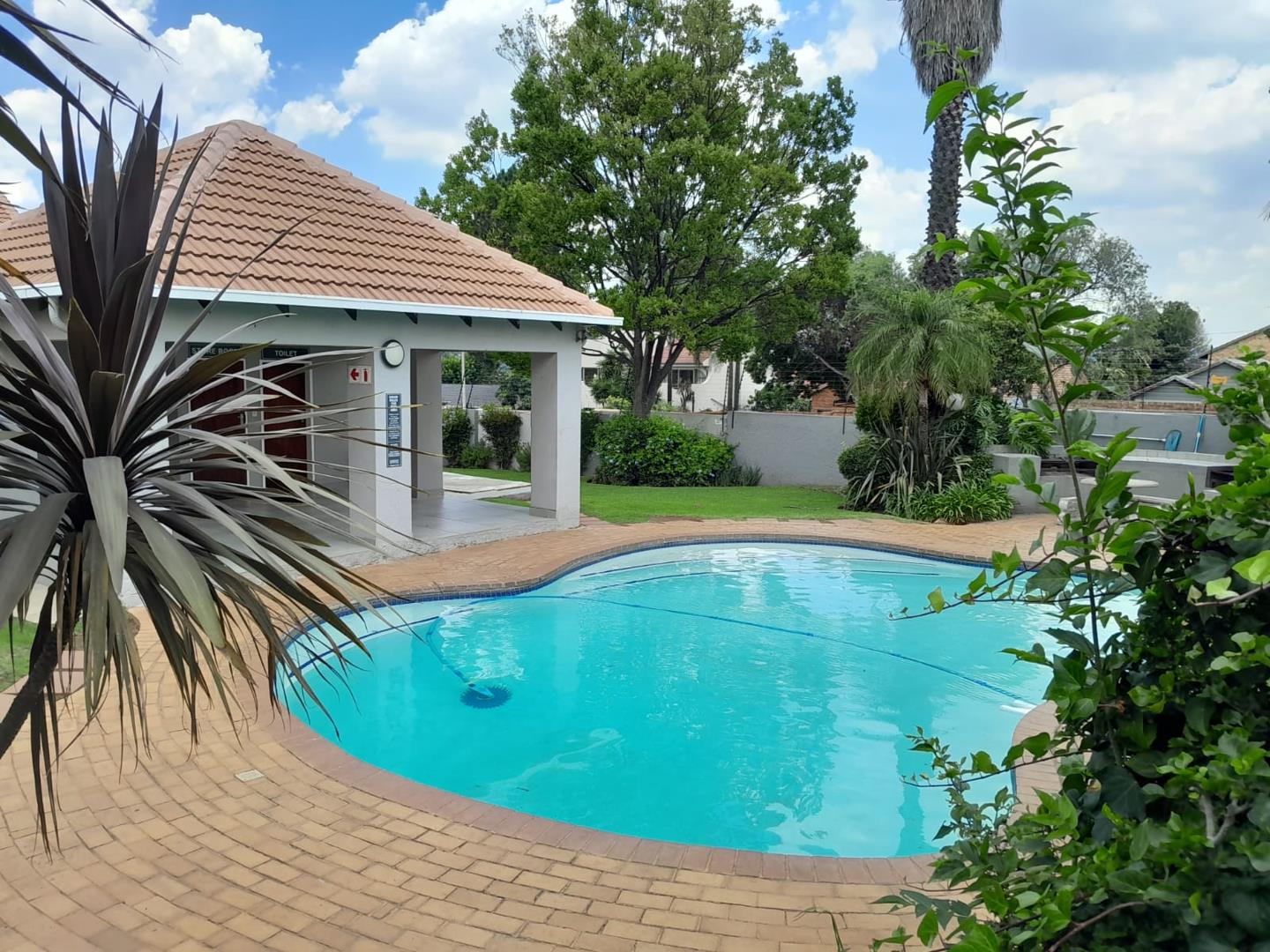 2 Bedroom Townhouse for sale in Eden Glen 87 Hampton Court P24