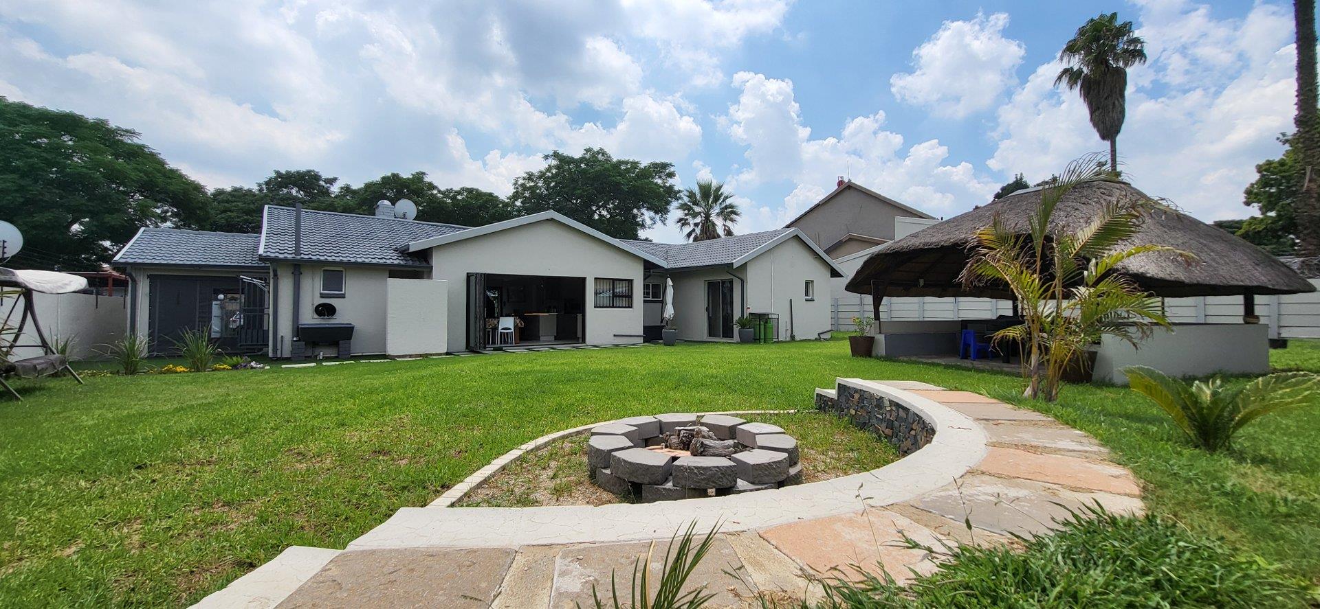 3 Bedroom House for sale in Mackenzie Park 3 Avenue P24