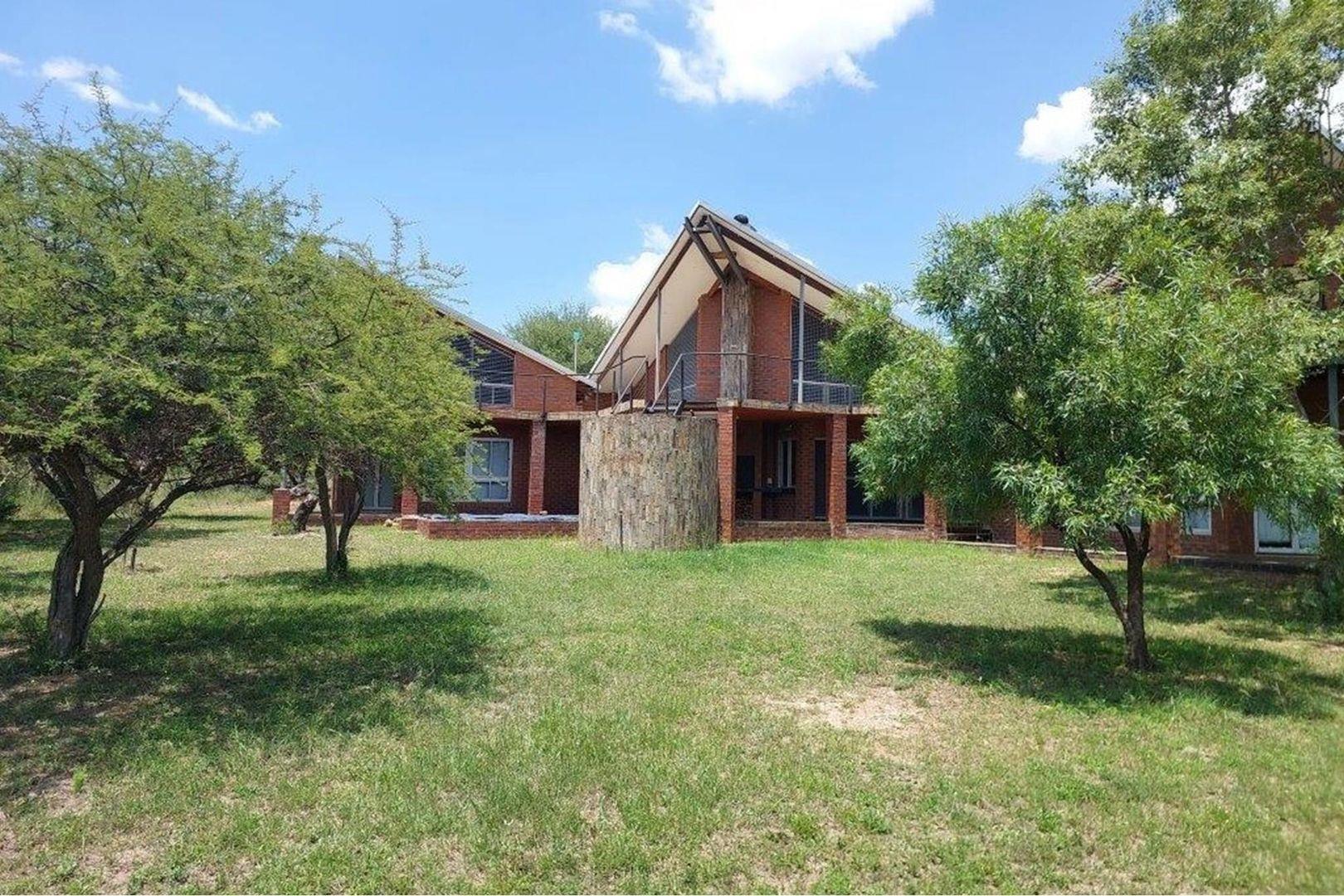 3 Bedroom House for sale in Shona Langa P24113925795