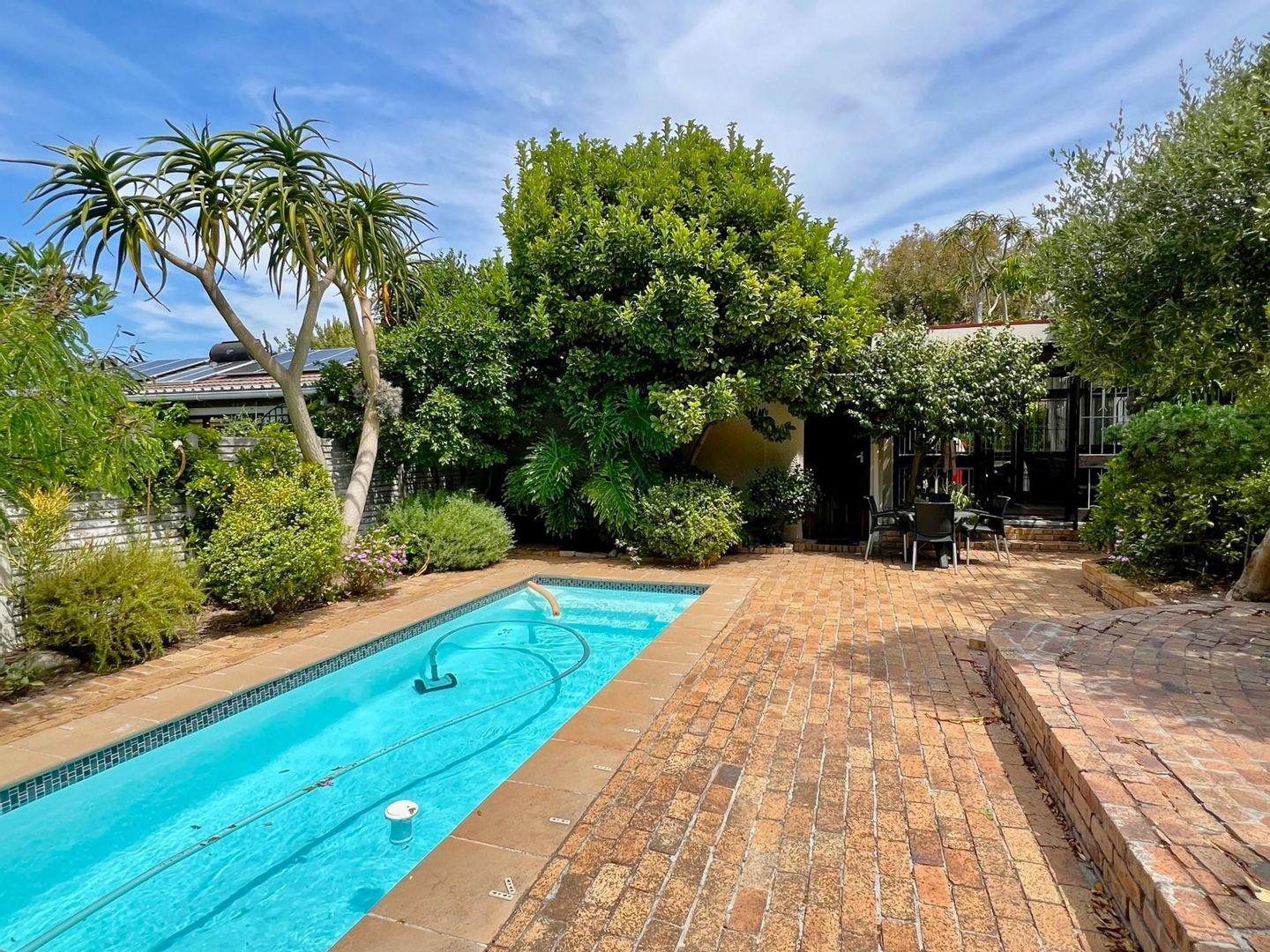 3 Bedroom House for sale in Diep River P24113925804