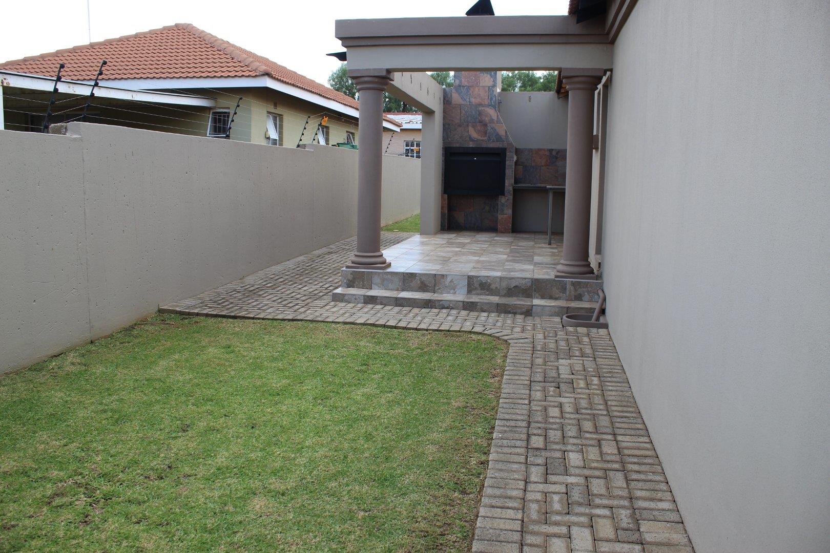 3 Bedroom House for sale in Riversdale P24113926343