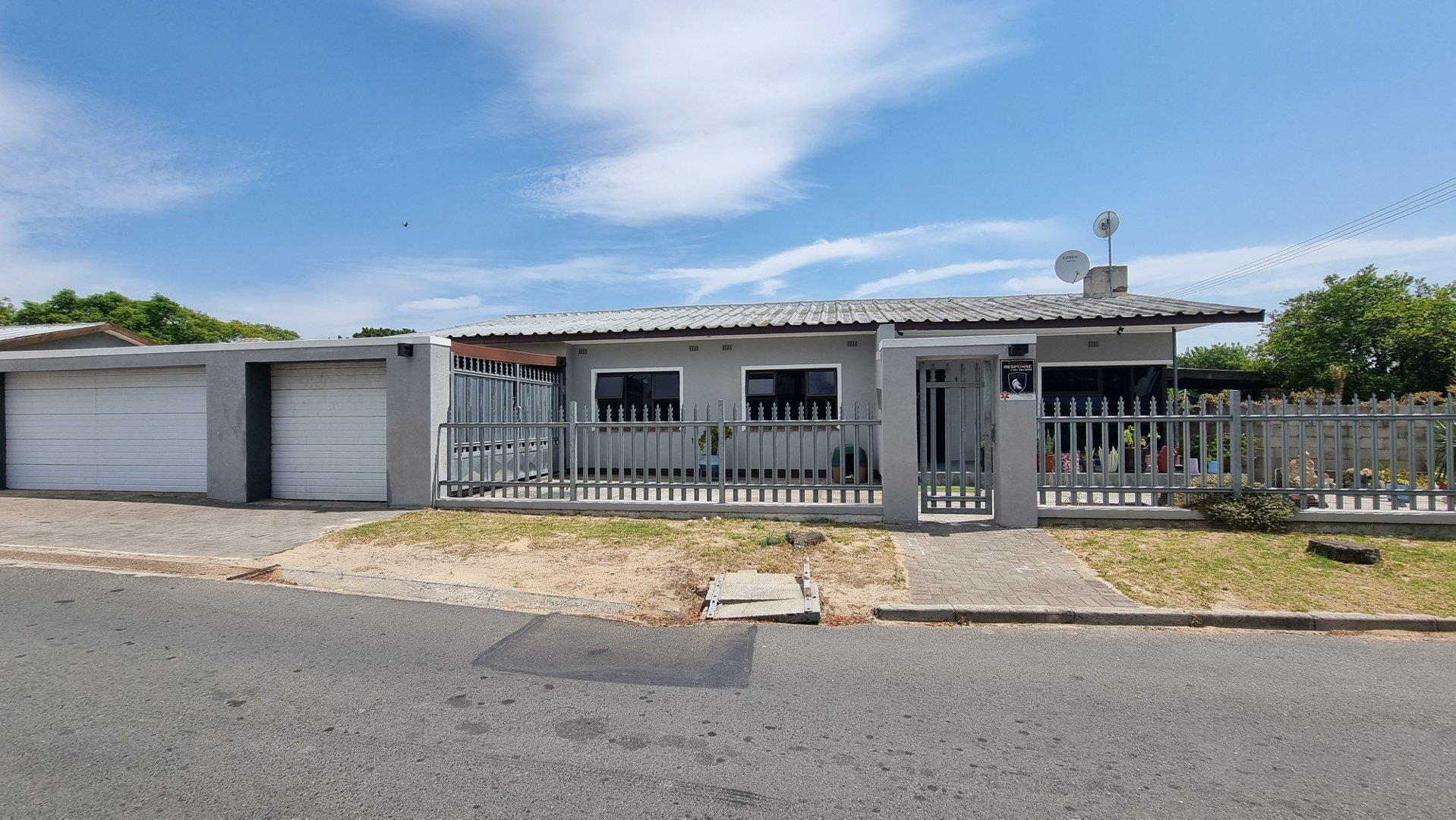 Peerless Park East Property Property and houses for sale in Peerless