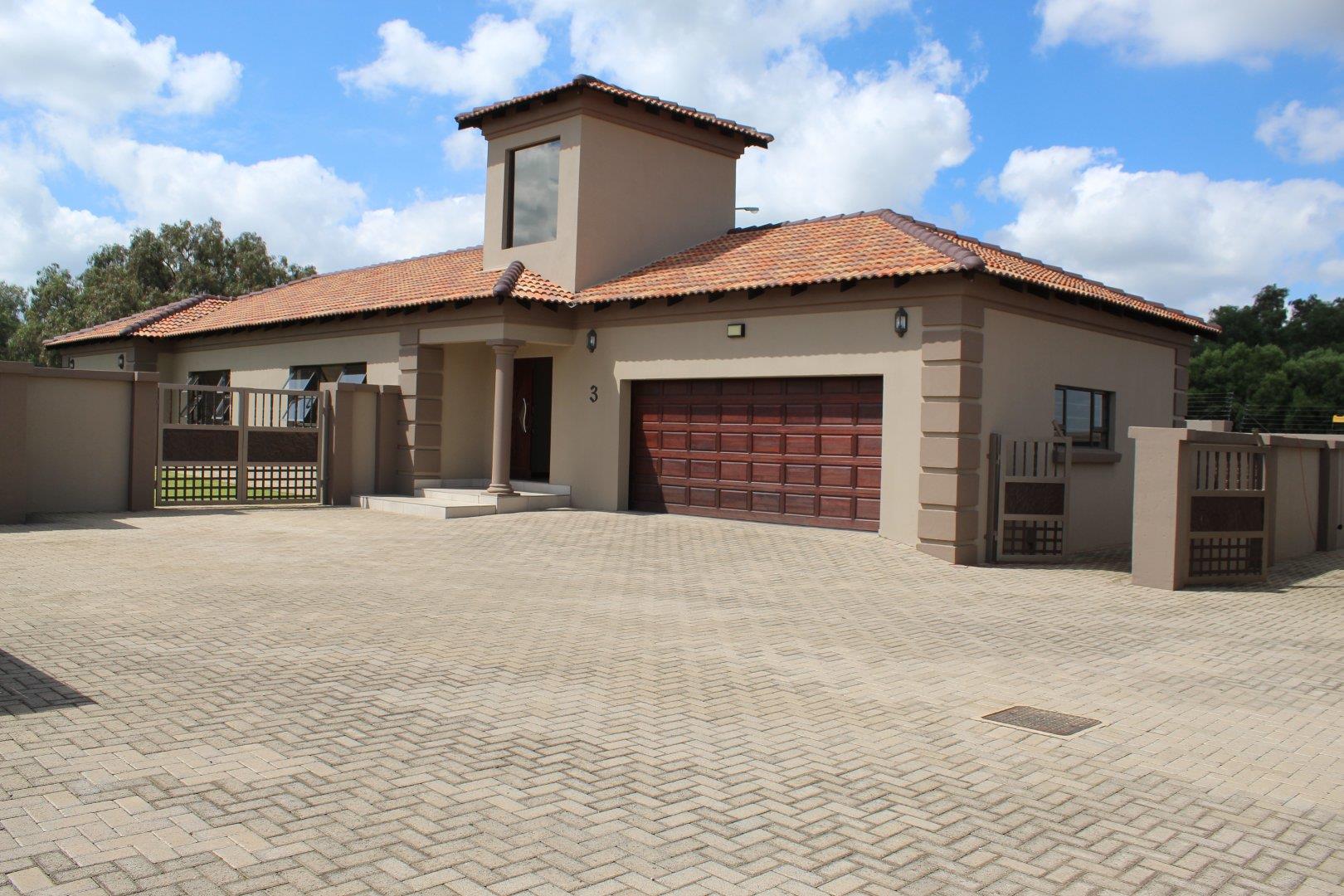 3 Bedroom House for sale in Riversdale P24113926671