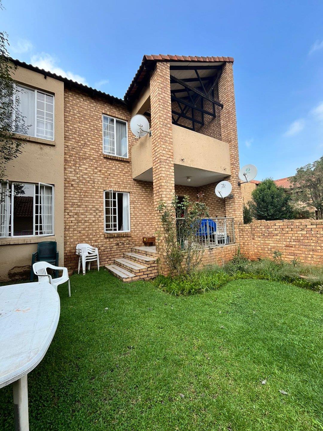 2 Bedroom Townhouse for sale in Moreleta Park P24113926796