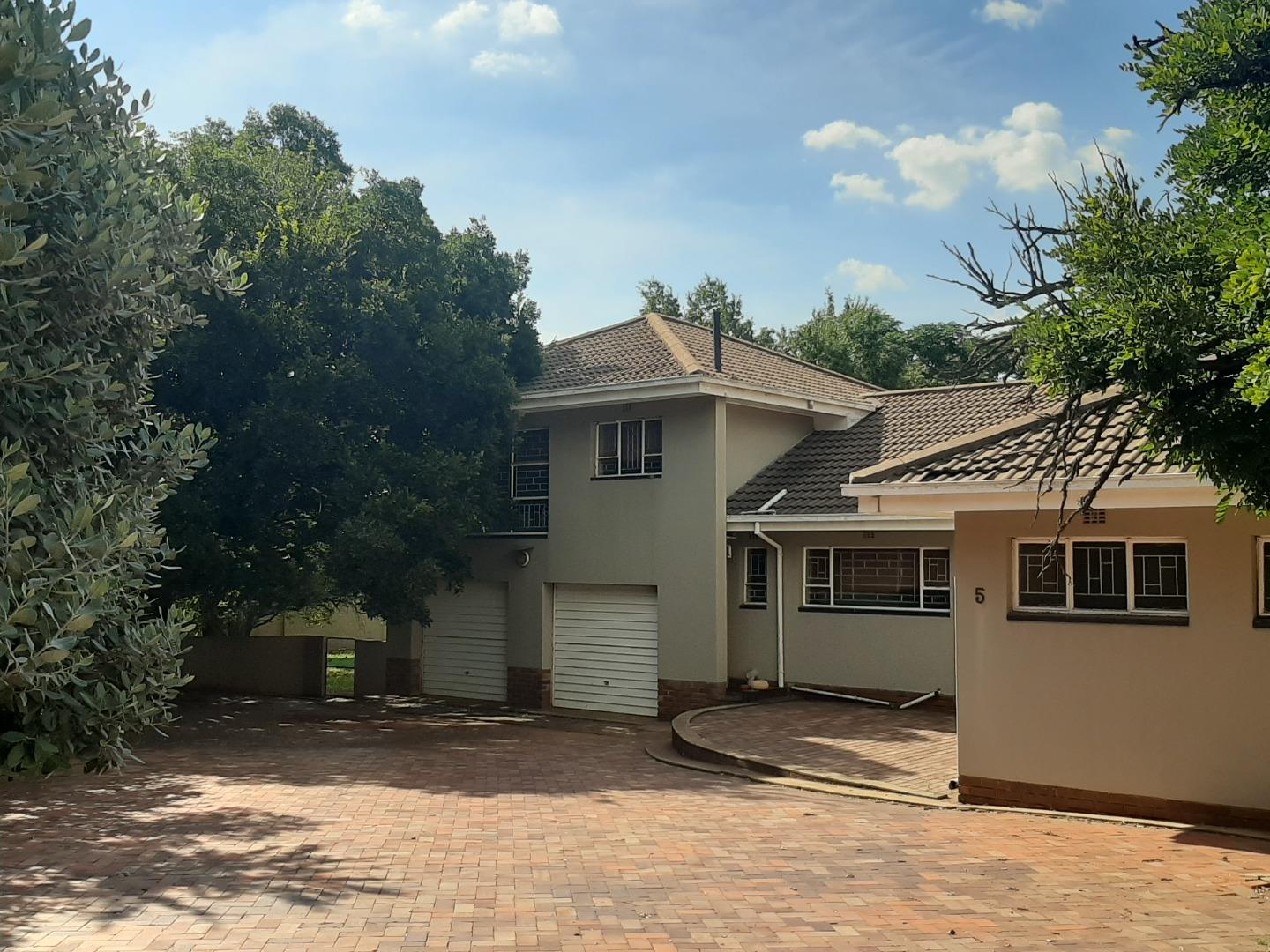 3 Bedroom House for sale in Three Rivers East P24113926928