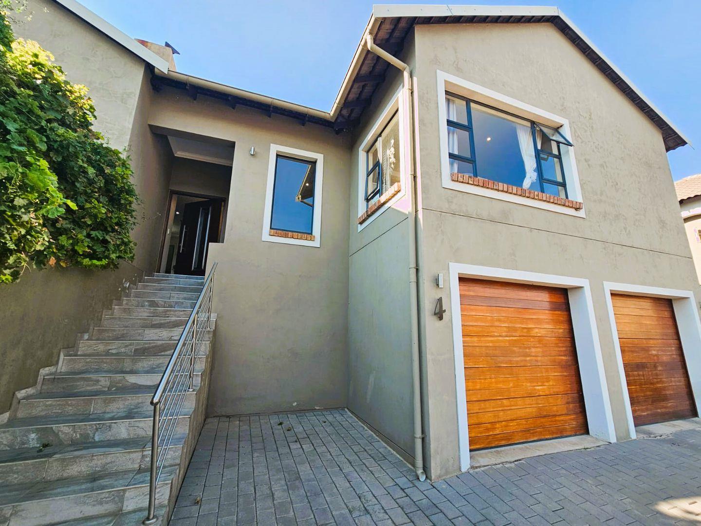 3 Bedroom House for sale in Xanadu P24113928047