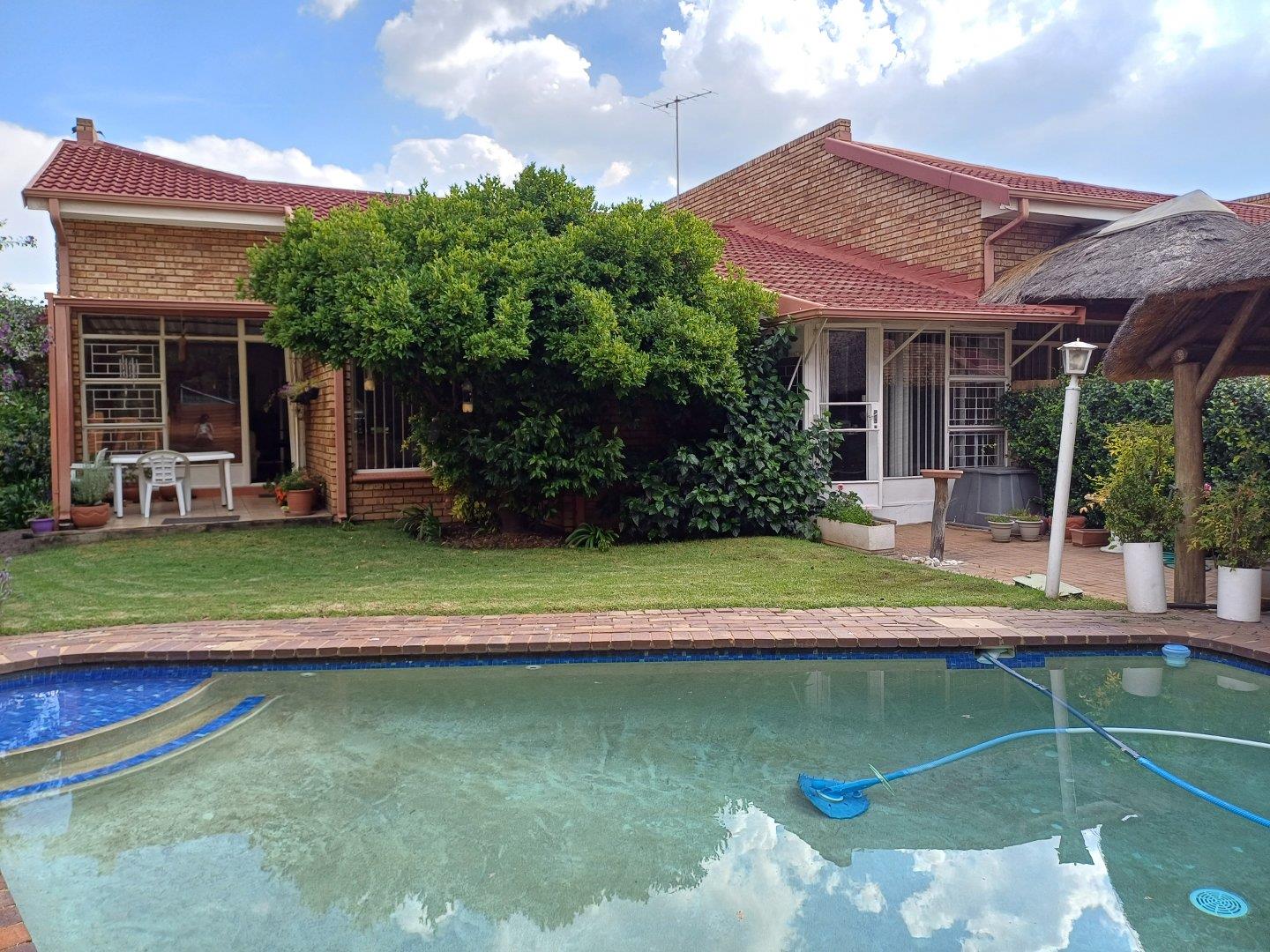 3 Bedroom Townhouse for sale in Three Rivers Proper P24113928510