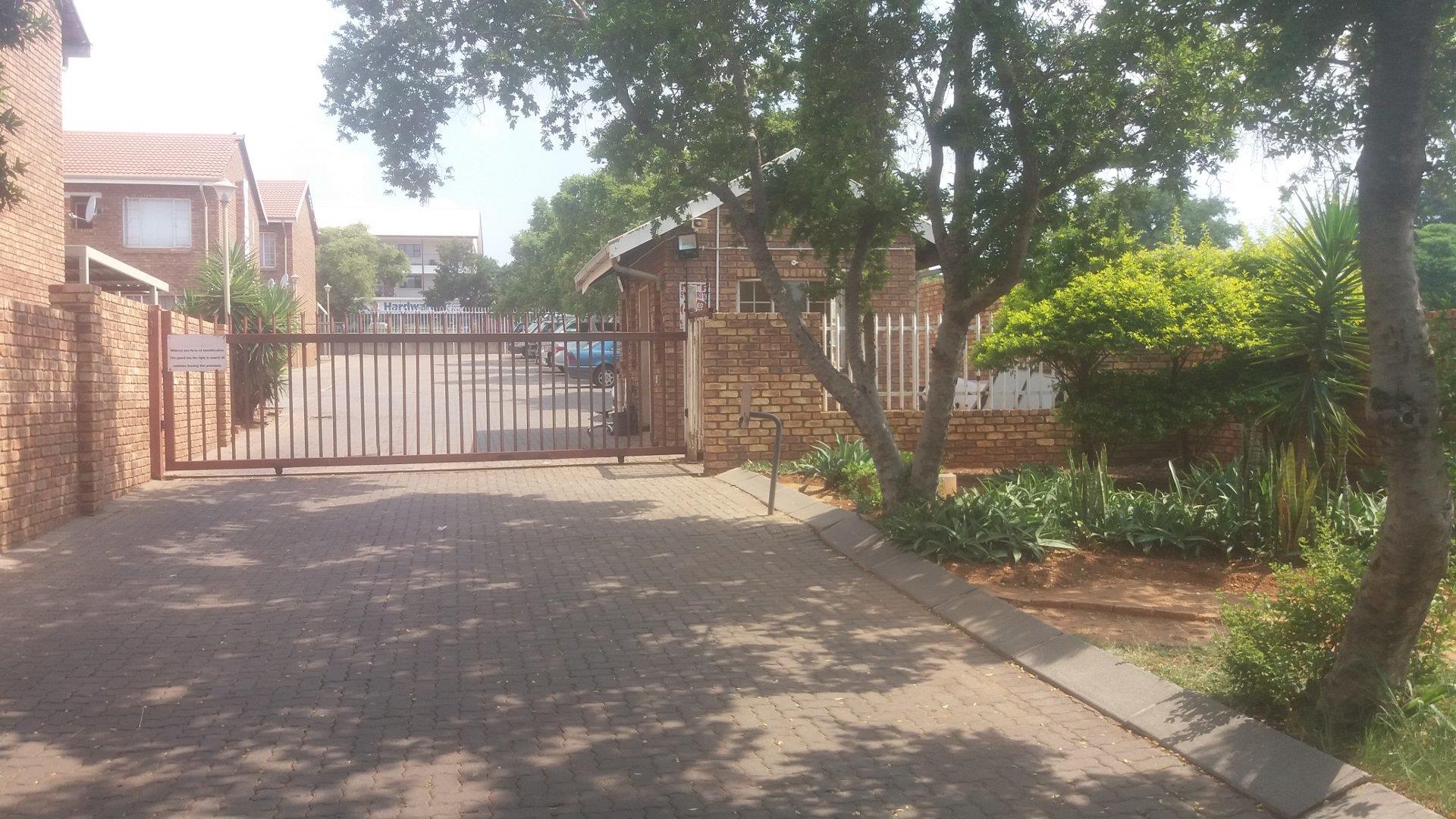 2 Bedroom Apartment / flat for sale in West Park P24113930062