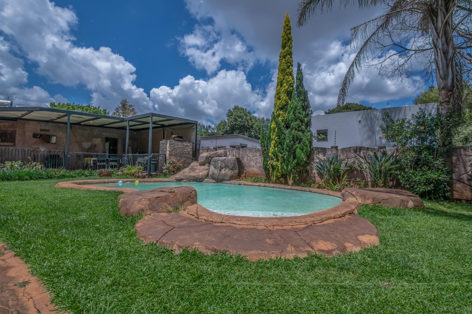 5 Bedroom House for sale in Lyttelton Manor P24113930717