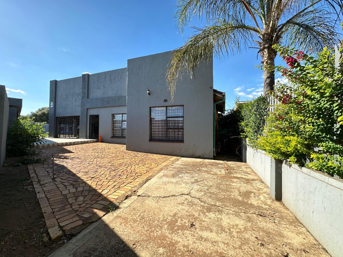 4 Bedroom House for sale in Lenasia Ext 7 197 Protea Avenue P24