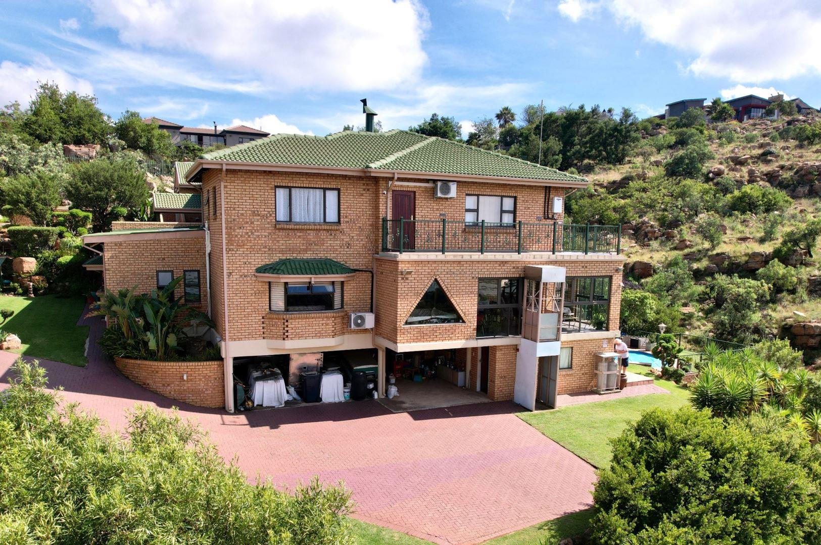 6 Bedroom House for sale in Bronkhorstbaai 59 Drakensberg Road P24113930879