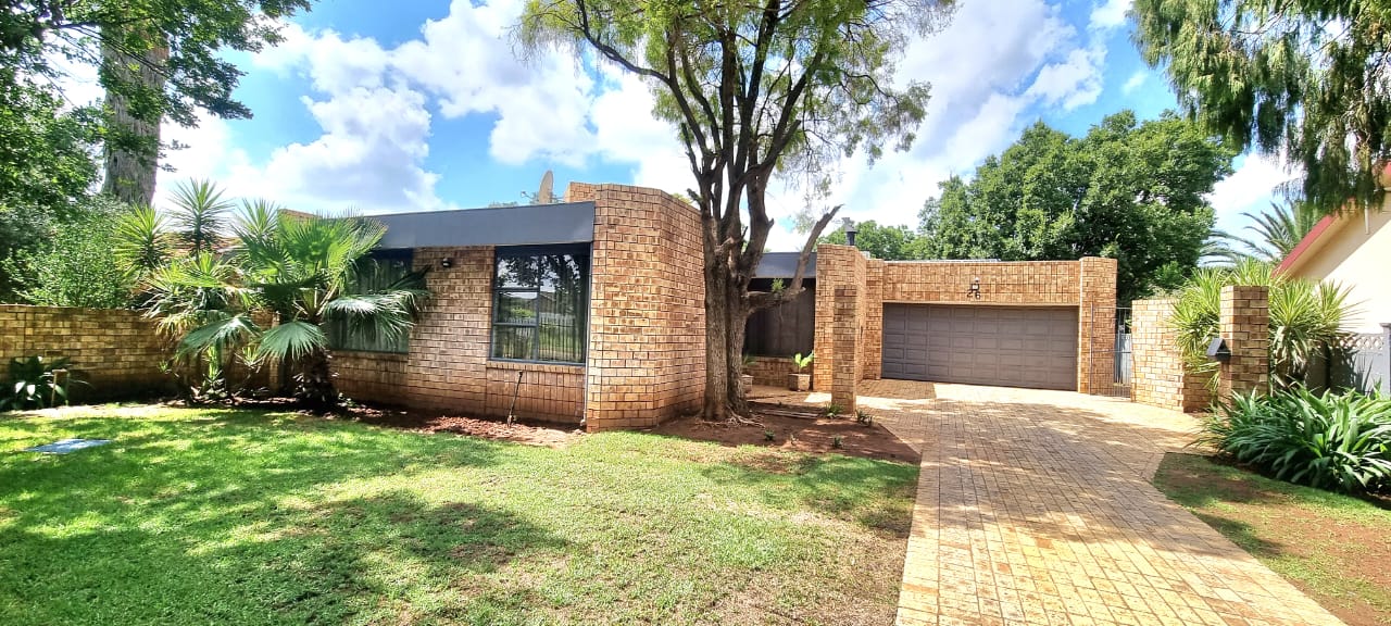 3 Bedroom House for sale in Lichtenburg P24113931164