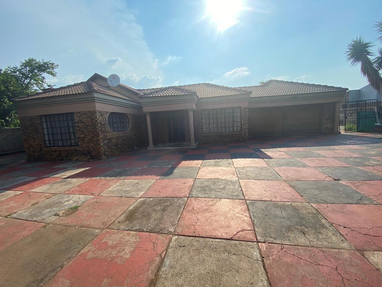 4 Bedroom House for sale in Heatherdale AH P24113931179