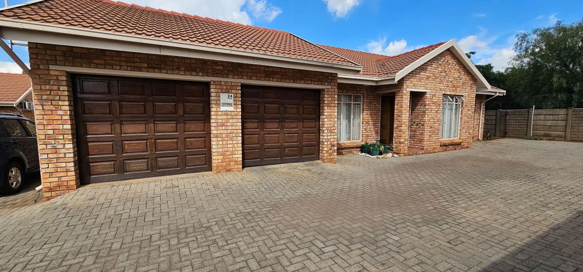2 Bedroom Townhouse for sale in Duncanville P24113931520
