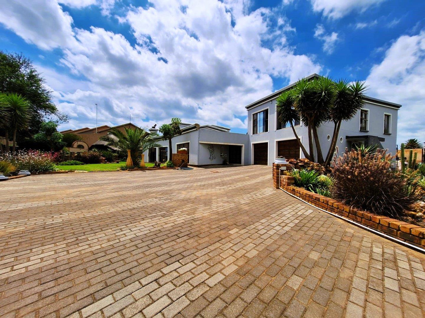 6 Bedroom House for sale in Arcon Park P24113934167