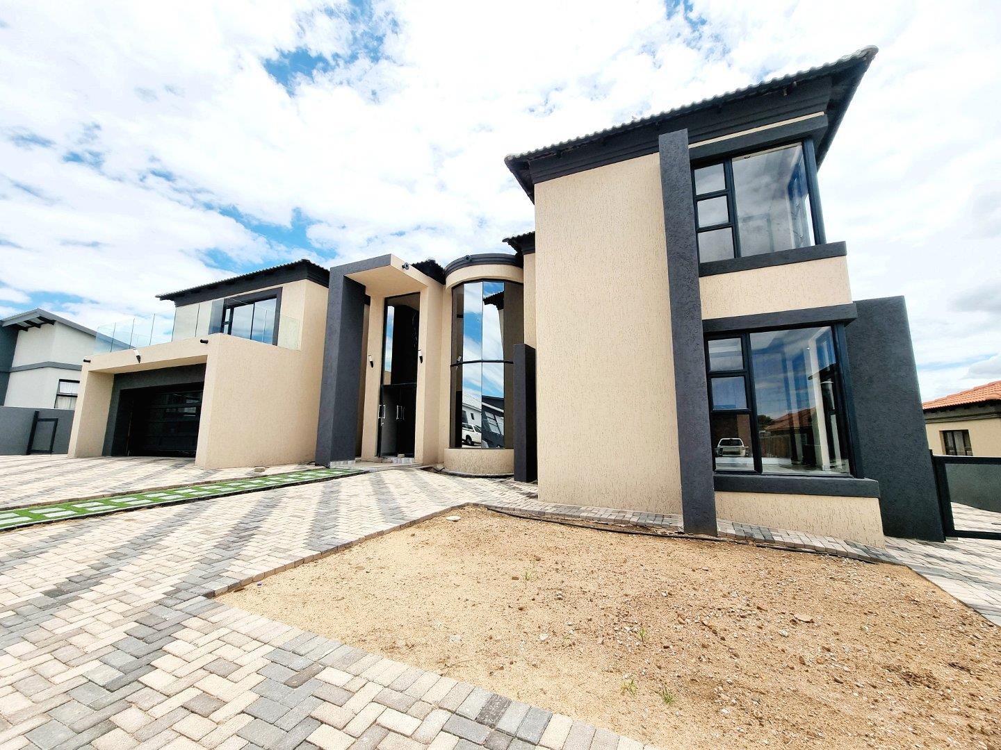 6 Bedroom House for sale in Woodhill Estate P24113934280