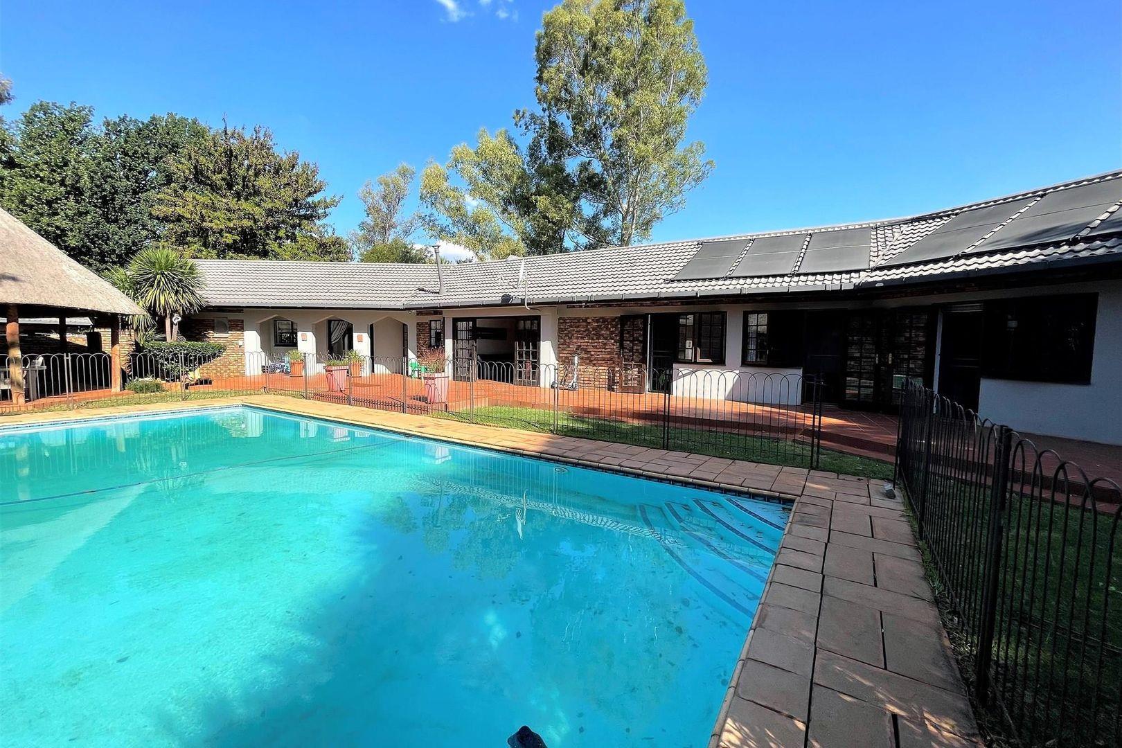 7 Bedroom House for sale in Henley On Klip P24113934574