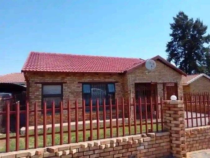 House for Sale in Mmabatho Unit 12